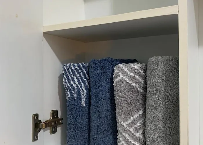Cozy Retreat Perfect For Travelers Apartment *